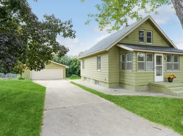 6004 SW 2nd St, Des Moines, IA 50315