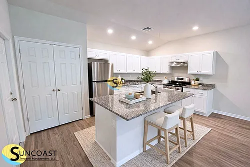 355 Reeves St Photo 1