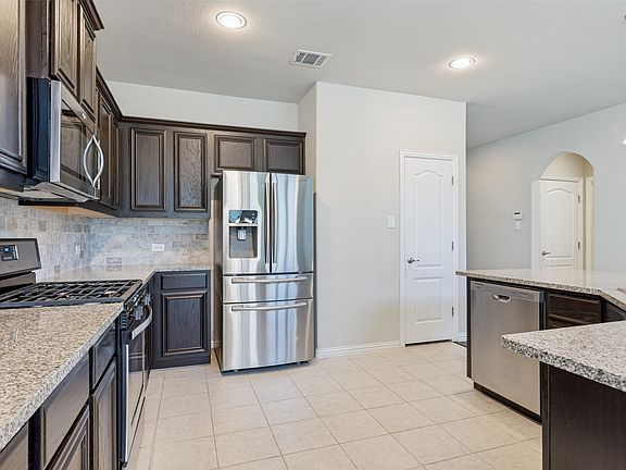 5th image of 2405 Whispering Pines Dr