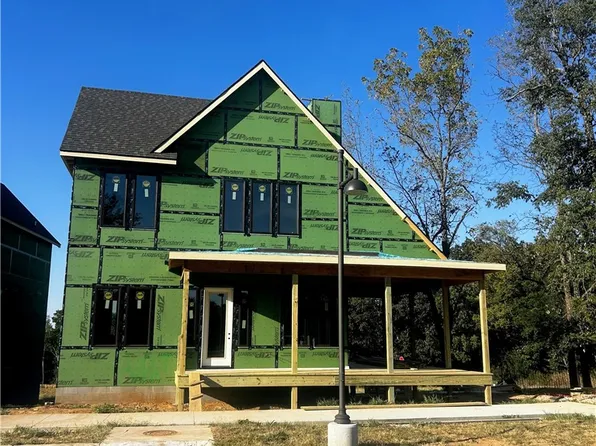 2310 W Markham, Fayetteville, AR 72701