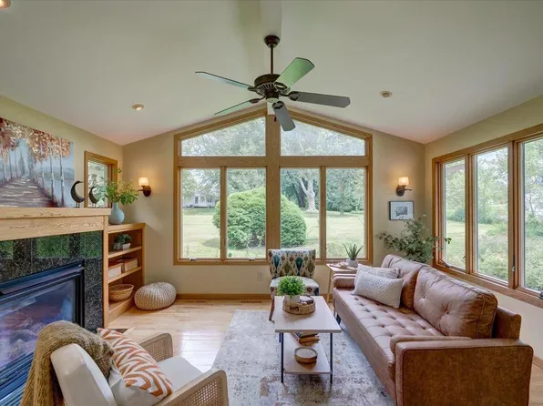 417 Yosemite Trail, Madison, WI 53705