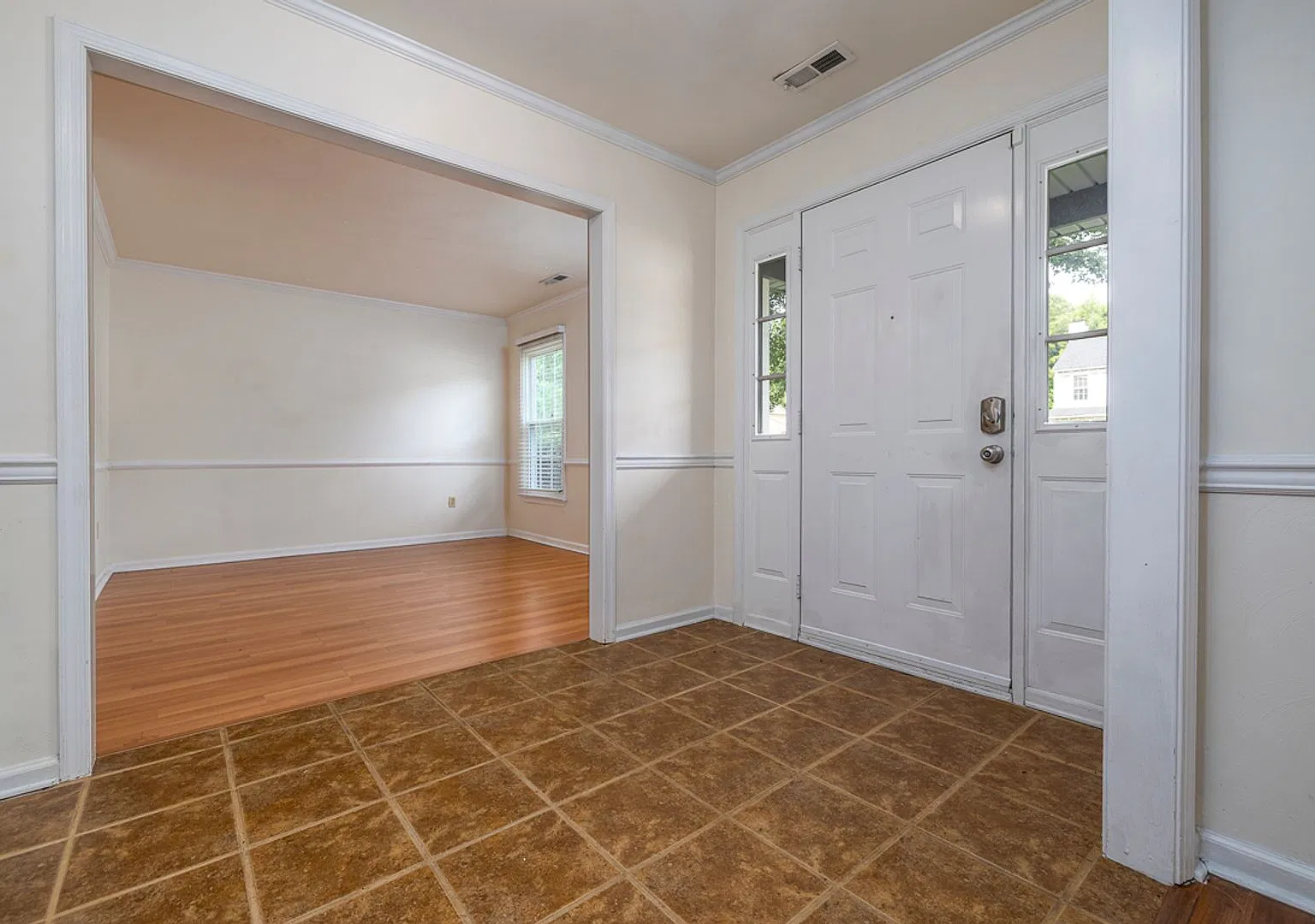 Comfortable 2-story, 4 bedroom, 2.5 bathroom home available in Hunt Club Forest in Virginia Beach! — Photo 4