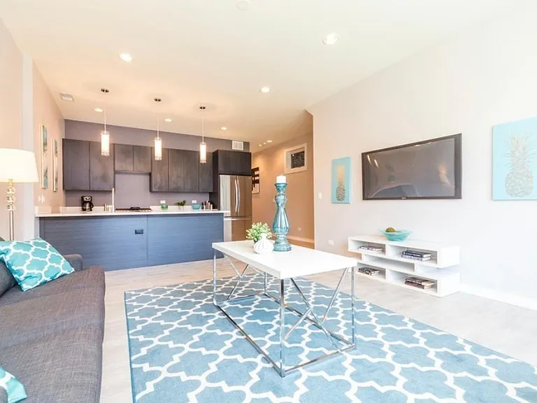 2424 W Fillmore St #1 — Photo 2