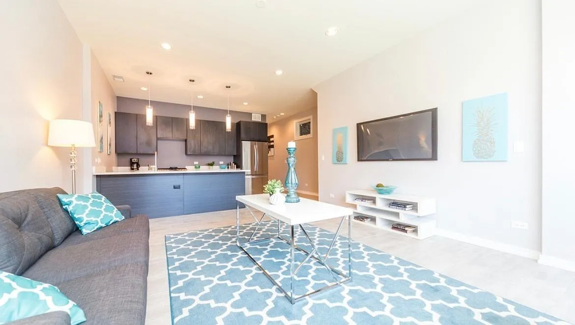 Building Photo - 2424 W Fillmore St #1