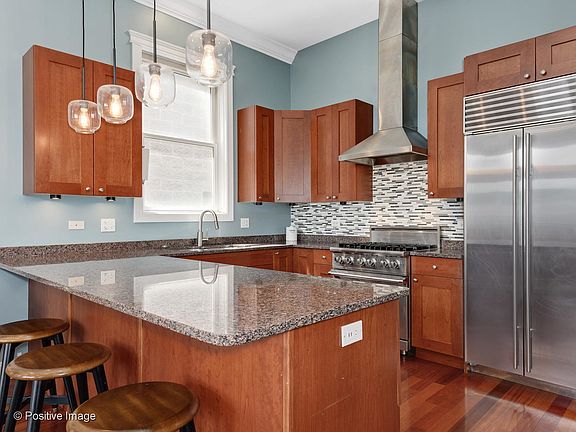 3rd image of 1912 W Belmont Ave #3