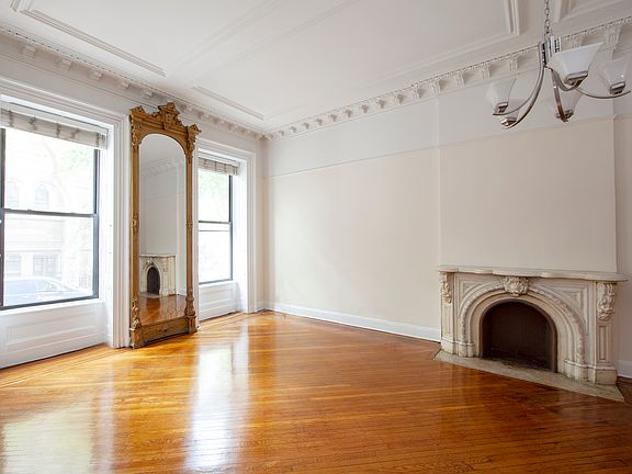 3rd image of 34 Livingston St APT 2