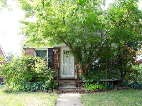 1833 Mayburn St, Dearborn, MI 48128