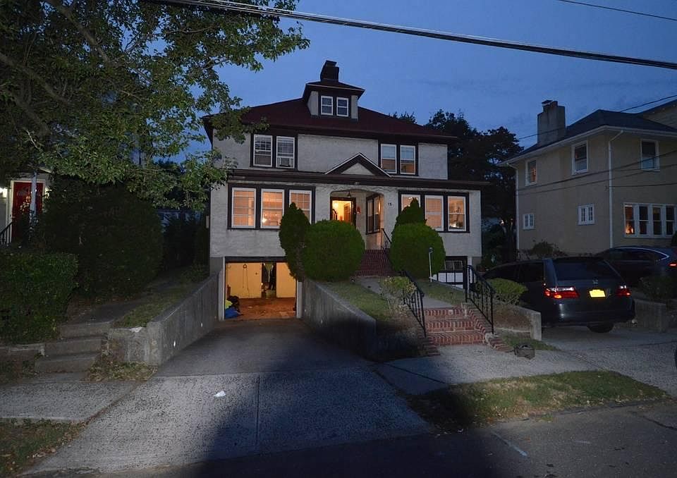 1st image of 15 Armourvilla Ave #1