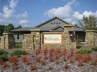 8861 Cravenwood Dr, Stokesdale, NC 27357