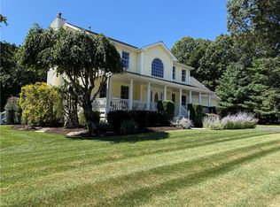 2 Nutmeg Cir, Coventry, RI 02816