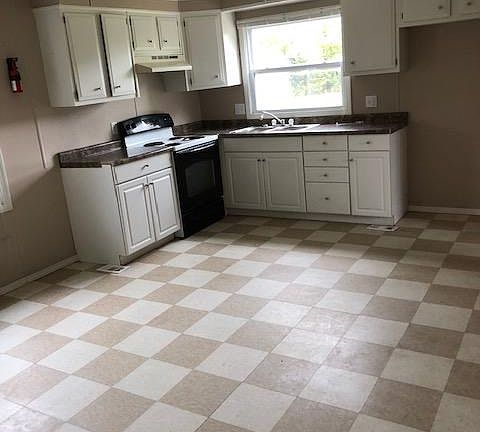 2nd image of 900 Grant St