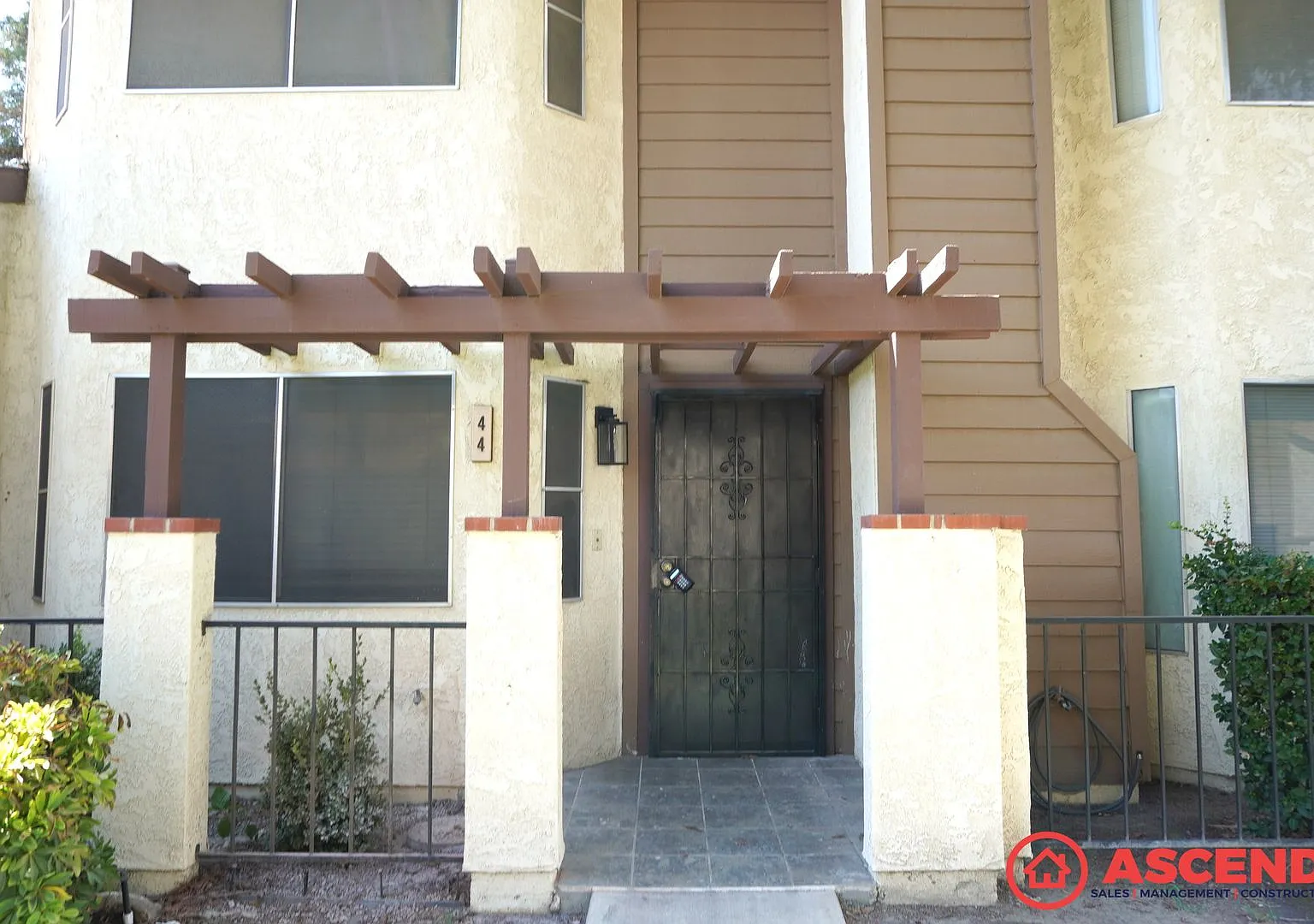 Stunning Townhome in Southwest Bakersfield! — Photo 2