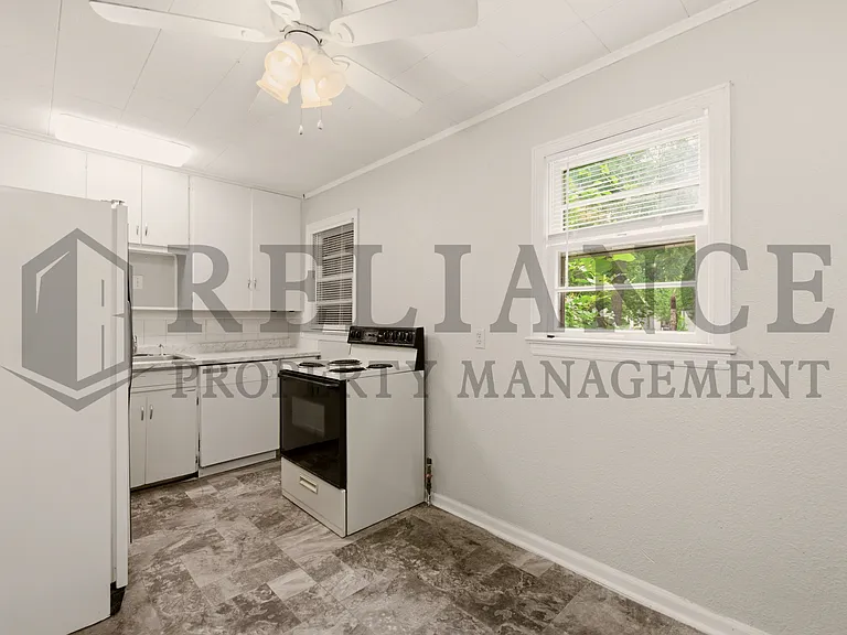 2151 S Green St — Photo 13