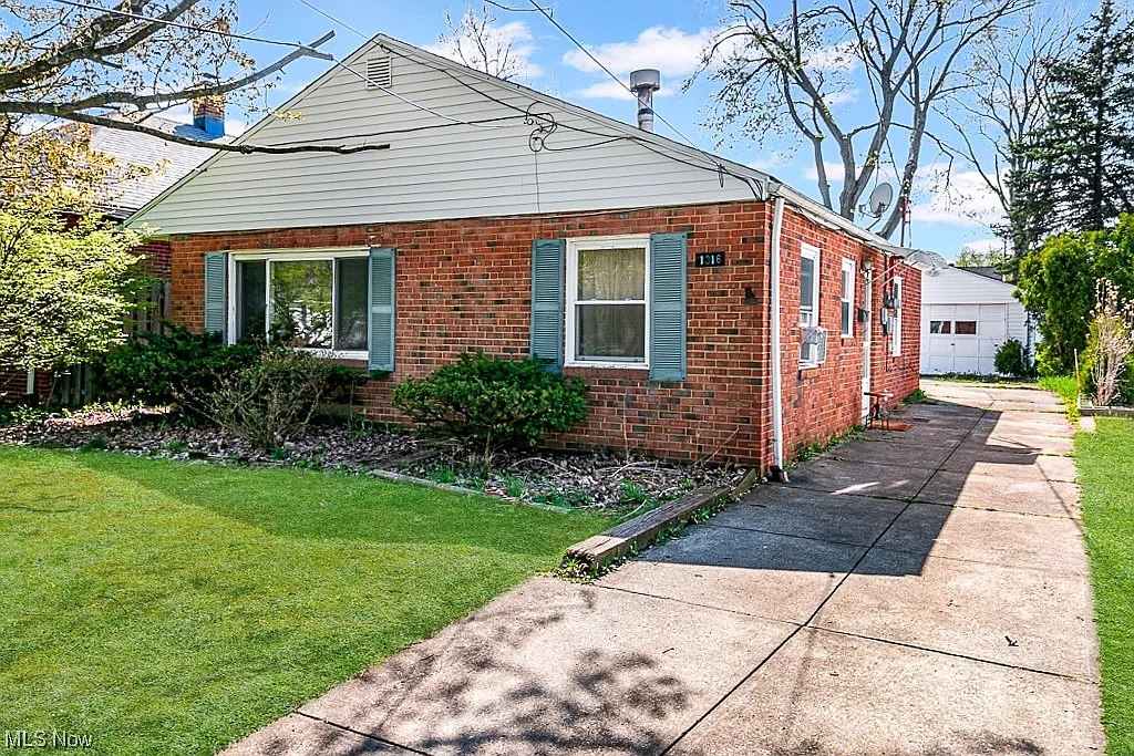 1316 Elmwood Rd photo 1