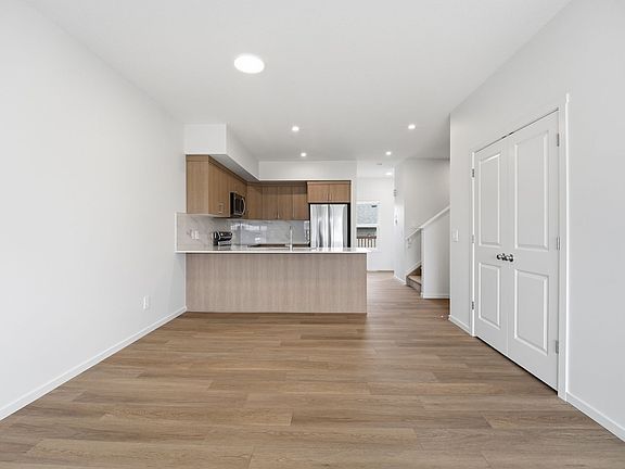4th image of 507 Black Stone Blvd #M