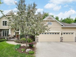 1425 Knob Hill Ln, Excelsior, MN 55331