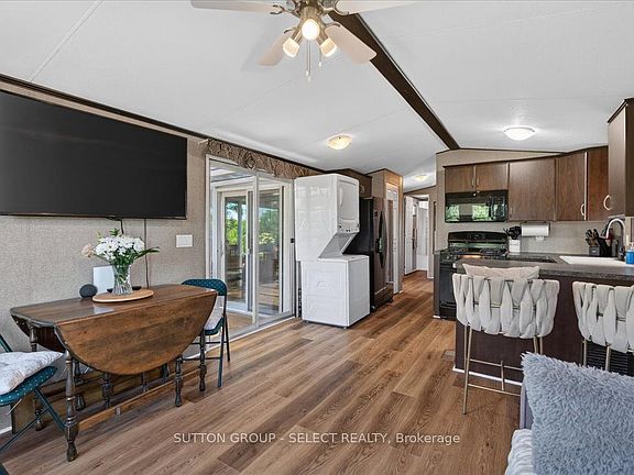 5th image of 8685 Rock Glen Rd #403