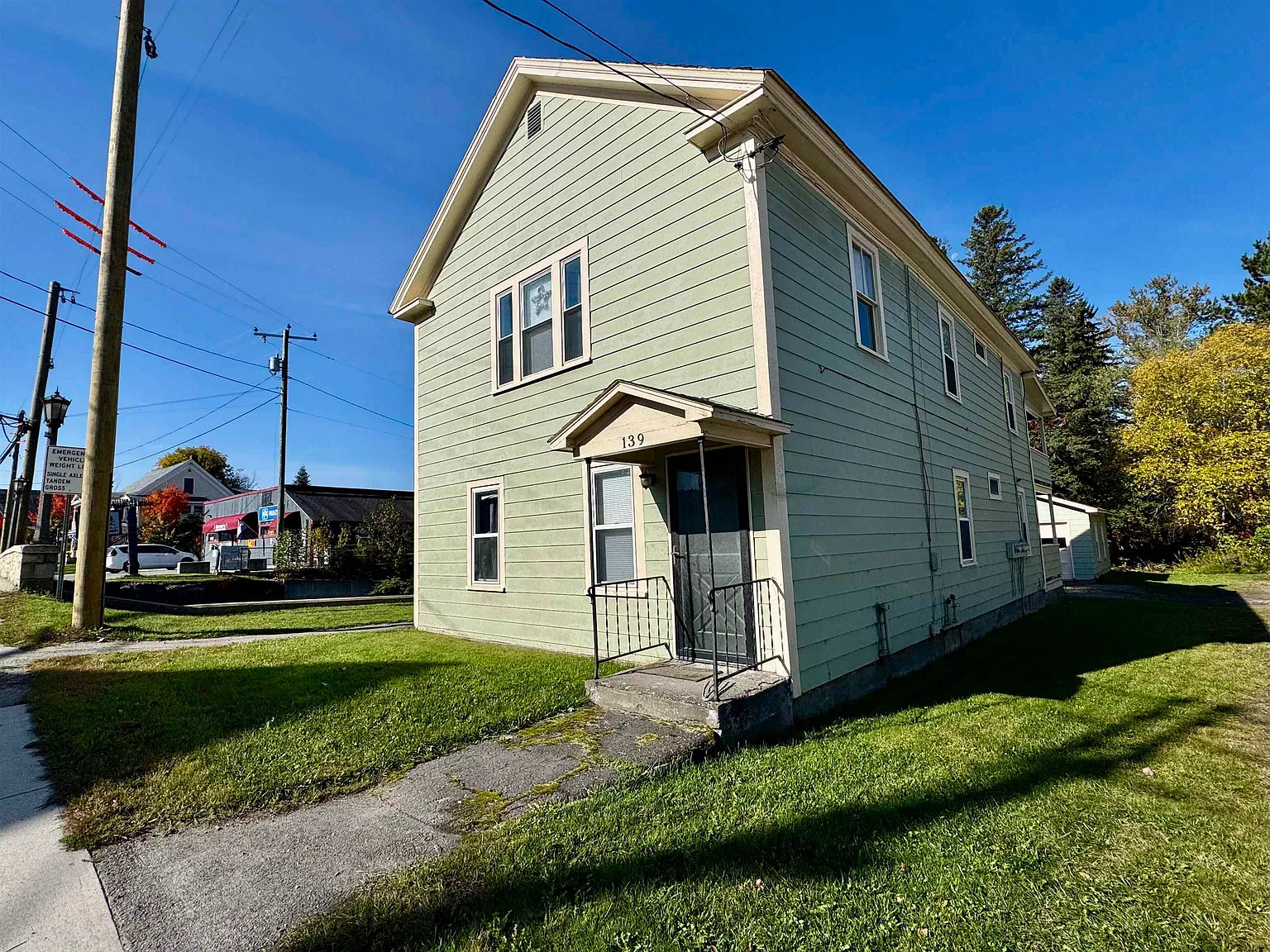 2 bed, 1.0 bath, 869 sqft, $1,200 — Photo 1