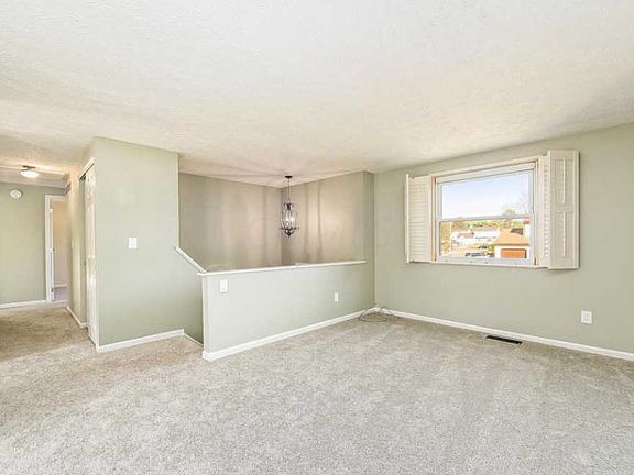 5th image of 2095 Leah Ln
