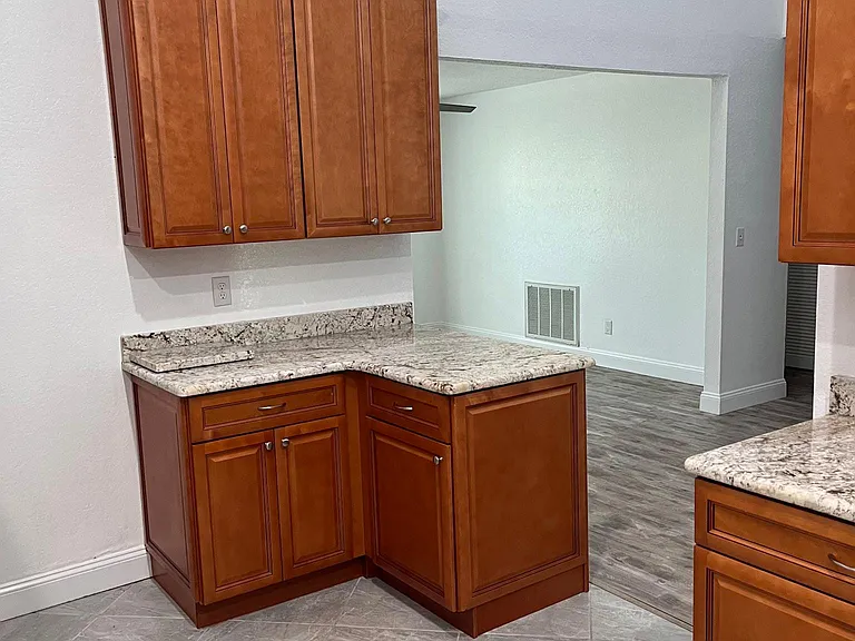 3132 Hillside Ln — Photo 22