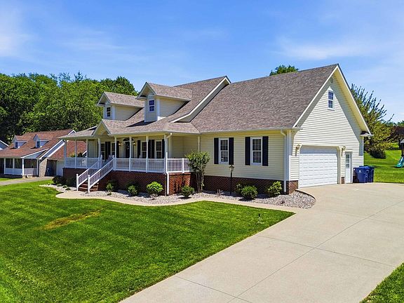 3rd image of 207 Woodline Dr