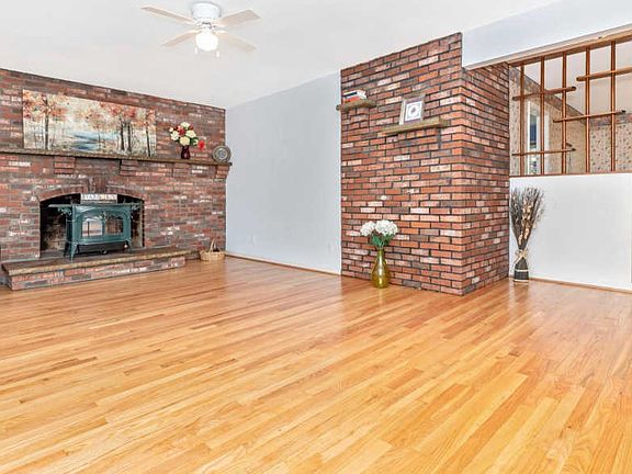 4th image of 28904 Greenberry Dr