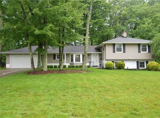 978 Colony Dr, Highland Heights, OH