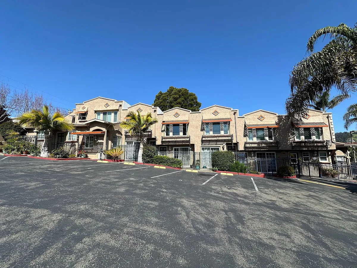 Building Photo - 10701 San Pablo Ave