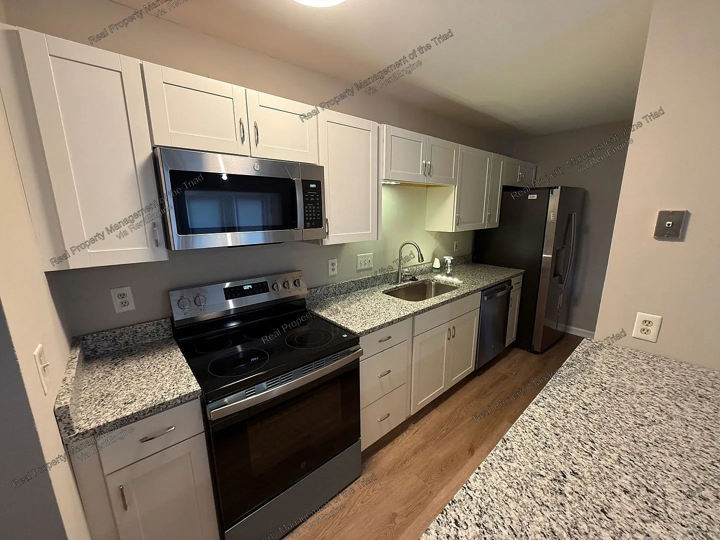 2 bed, 2.0 bath, 871 sqft, $1,250 — Photo 3