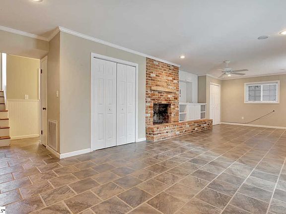 4th image of 100 Rosemary Ln