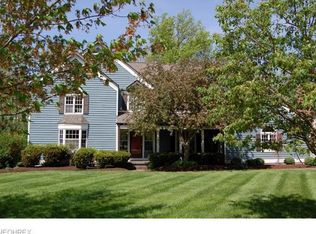 22 Lake Forest Dr, Hudson, OH 44236