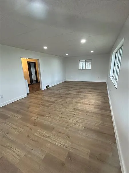 3 bed, 1000 sqft, $1,500 — Photo 4