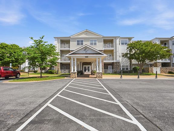 3rd image of 120 Burgess Hill Way APT 115