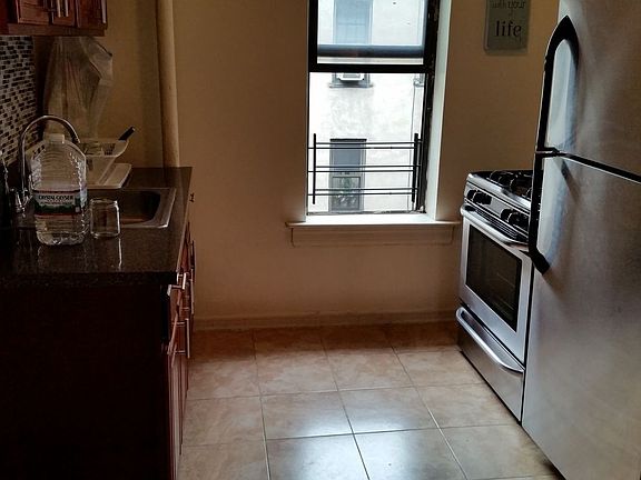 5th image of 2027 Pacific St APT 4E