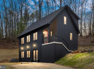 448 Castleton View Rd, Castleton, VA 22716