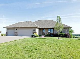 1912 Ashford Ave, Muscatine, IA 52761