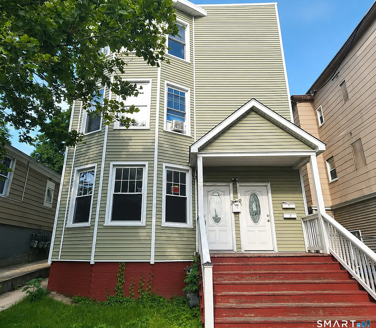 3 bed, 1.0 bath, 1300 sqft, $1,500 — Photo 1