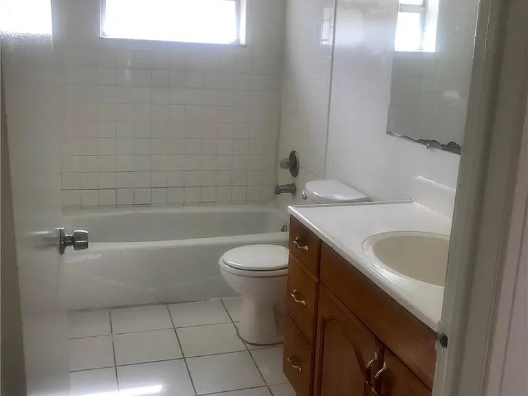 1038 NW 8th Ave — Photo 8