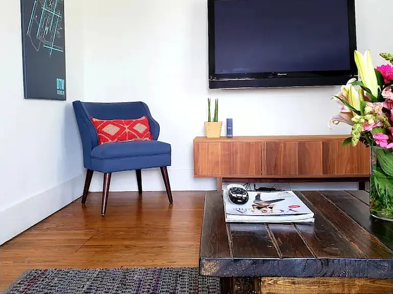115 N Laurel St — Photo 12