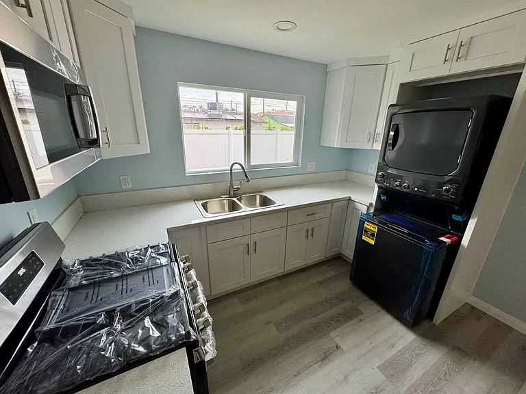 15846 Cypress St — Photo 3
