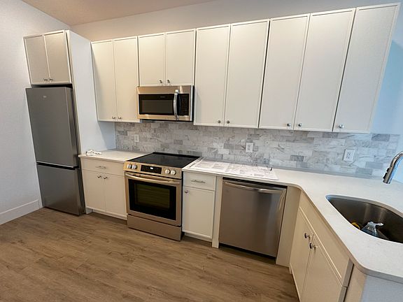 3rd image of 557 17th St APT 1