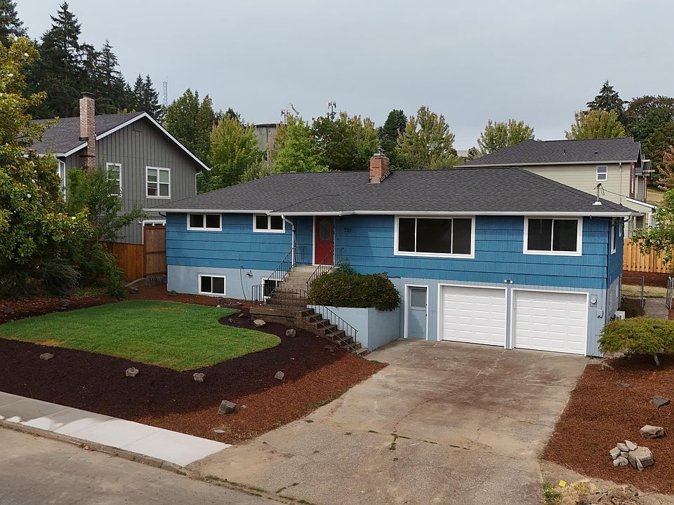 1st image of 210 Walnut Dr S