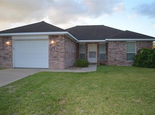 509 E Calhoun St, El Campo, TX 77437