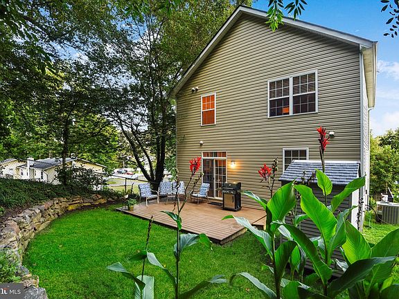 2nd image of 856 Bayview Dr
