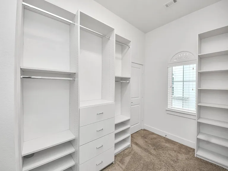 2704 Freund St — Photo 30
