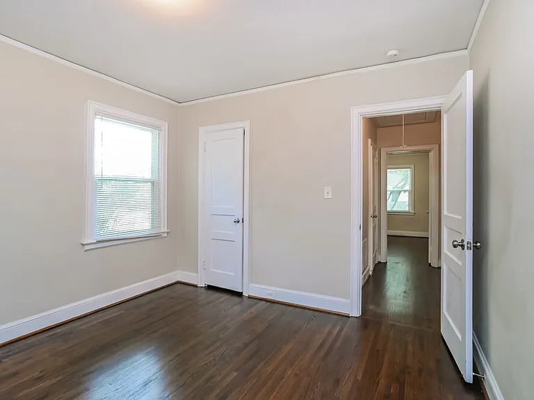 2400 Morton St — Photo 13