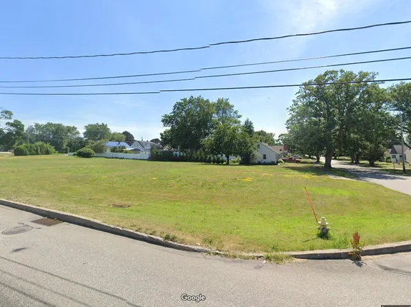 2420 Peninsula Dr, Erie, PA 16506