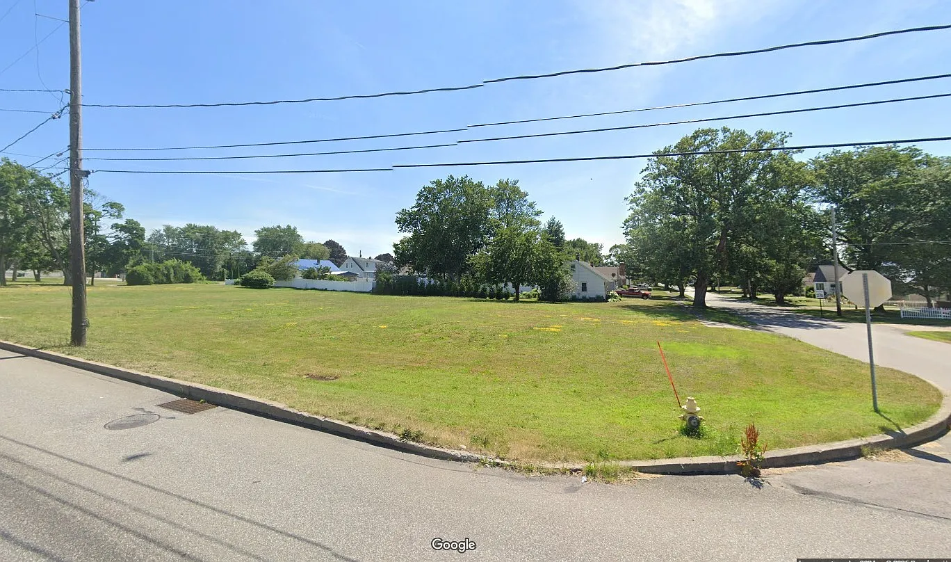 2420 Peninsula Dr photo 1