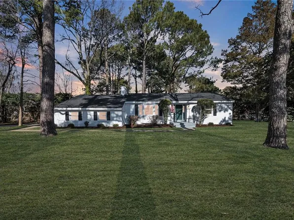 2300 Plantation Dr, Virginia Beach, VA 23454