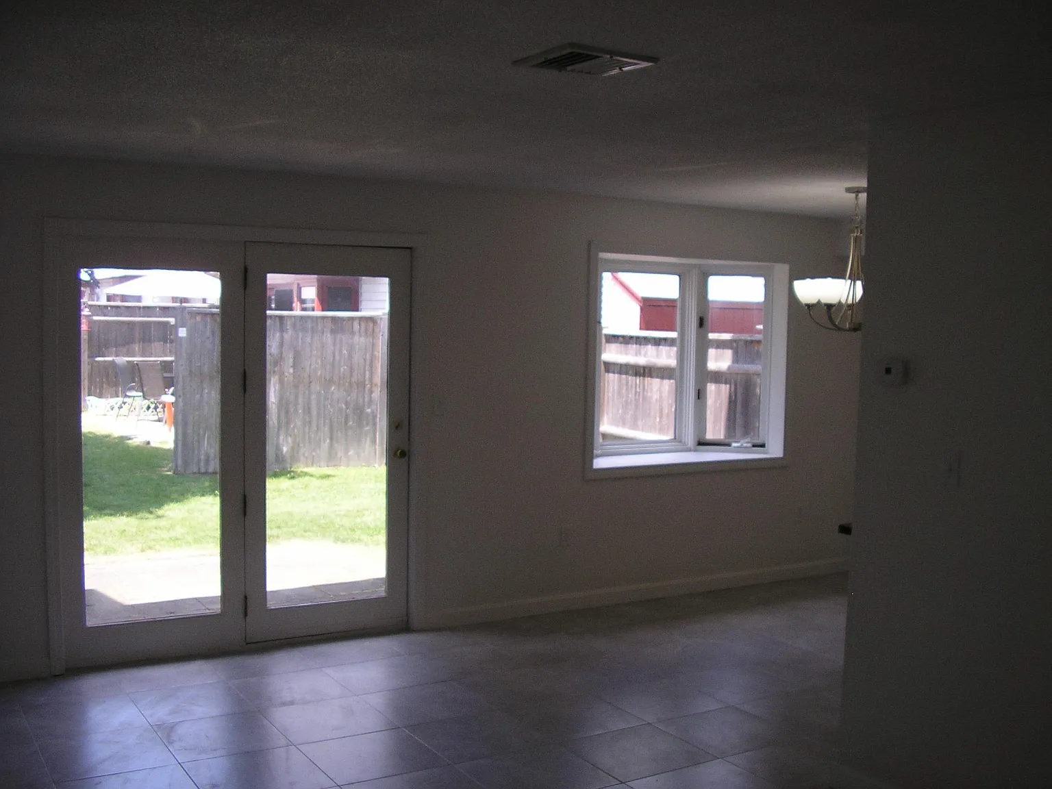 2 bed, 1.5 bath, 1072 sqft, $2,400 — Photo 3